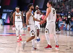 nba莱昂纳德膝盖