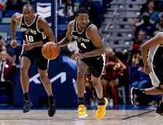 丹佛掘金NBA战胜菲尼克斯太阳穆雷三分锁定