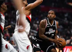 勇士NBA战胜快船，库里连中三分